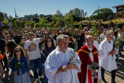 Procissão de Ramos abre as comemorações da Semana Santa<!-- NICAID(16015231) -->