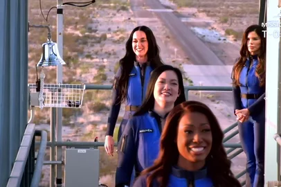 Katy Perry viaja ao espaço nesta segunda-feira. Missão da Blue Origin levará cantora e outras cinco mulheres ao espaço nesta segunda-feira (14).<!-- NICAID(16016430) -->
