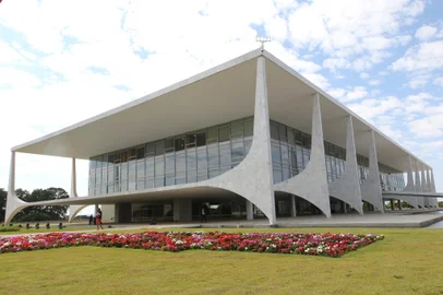 PalÃ¡cio do Planalto na PraÃ§a dos TrÃªs Poderes em BrasÃ­liaPalácio do Planalto na Praça dos Três Poderes.Local: BrasÃ­liaIndexador: Fabio Rodrigues Pozzebom/AgÃªnciFonte: AgÃªncia Brasil/Empresa Brasil dFotógrafo: Reporter Fotografico<!-- NICAID(14820506) -->