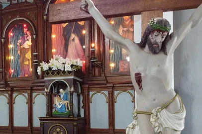 O salão da Capela de São Valentim, no interior de Forqueta, sedia a edição de setembro do Forqueta Cultural. No próximo domingo (3) a programação reúne a comunidade e o público para uma tarde de música, dança e gastronomia a partir das 15h. A entrada é gratuita e, como manda a tradição dos filós comunitários, todos são convidados a compartilhar alguma comida ou bebida para a mesa farta. Nesta edição festeja-se “A Magia dos Filós”, tendo como animadores do encontro o Grupo Náni e o Felice Personne. Também será exibido o vídeo sobre a capela de São Valentim d a série “As Capelas de Forqueta”. A realização é do Ponto de Cultura Costurando Sonhos e da Varsóvia Educação e Cultura.<!-- NICAID(15523756) -->