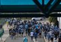 VÍDEO: torcedores do Grêmio se despedem de Renato no aeroporto