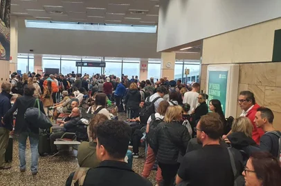 Brasileiros 'presos' em aeroporto de Milão por dificuldades da TAP<!-- NICAID(15244096) -->
