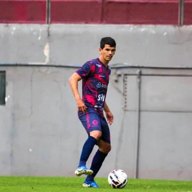 Caxias 4 X 0 Sindicato dos Atletas, em jogo-treino. Na foto, o volante Lorran.<!-- NICAID(16007271) -->