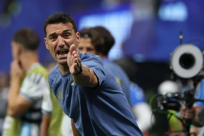 Argentina's head coach Lionel Scaloni reacts during the 2026 World Cup round of 16 football match between Argentina and Egypt at Atlanta Stadium in Atlanta on July 7, 2026.  (Photo by Odd ANDERSEN / AFP)Editoria: SPOLocal: AtlantaIndexador: ODD ANDERSENSecao: soccerFonte: AFPFotógrafo: STF<!-- NICAID(16325489) -->