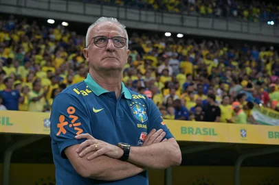 Brazil's head coach Dorival Junior looks on before the start of the 2026 FIFA World Cup South American qualifiers football match between Brazil and Uruguay at the Arena Fonte Nova stadium in Salvador, Brazil, on November 19, 2024. (Photo by NELSON ALMEIDA / AFP)Editoria: SPOLocal: SalvadorIndexador: NELSON ALMEIDASecao: soccerFonte: AFPFotógrafo: STF<!-- NICAID(15917277) -->