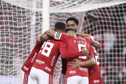 PORTO ALEGRE, RS, BRASIL, 03-05-2026: Internacional x Fluminense, partida válida pela 14ª rodada do Campeonato Brasileiro 2026. O jogo ocorre no estádio Beira-rio, em Porto Alegre. Foto: Bruno Todeschini/Agência RBSIndexador: Bruno Todeschini<!-- NICAID(16277886) -->