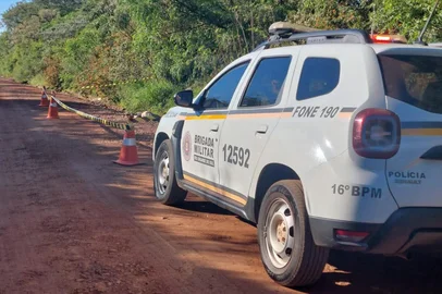 Homem é encontrado morto com marcas de tiros no interior de Cruz Alta<!-- NICAID(16141727) -->