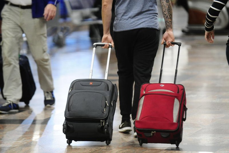 PORTO ALEGRE- RS- BRASIL- 13/05/2019-  Fiscalização das novas regras para bagagens de mãos no Aeroporto Salgado Filho.  FOTO RONALDO BERNARDI/ ZERO HORA.<!-- NICAID(14075781) -->