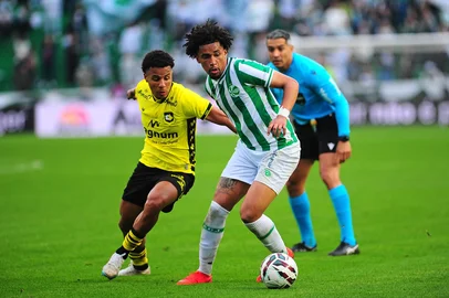 Porthus Junior / Grupo RBS CAXIAS DO SUL, RS, BRASIL, 11/10/2026. Juventude x São Bernardo, jogo válido pela 33ª rodada da série B do Campeonato Brasileiro 2026 e realizado no estádio Alfredo Jaconi. (Porthus Junior/Grupo RBS)Indexador: PJR <!-- NICAID(16385205) -->