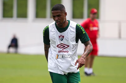 Rio de Janeiro, RJ - 28/01/2024 -Fluminense treina nesta manhã no CT Carlos Castilho.FOTO: MARCELO GONÇALVES / FLUMINENSE F.C.Na foto: Douglas Costa<!-- NICAID(15664080) -->