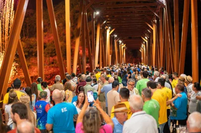 Missa e brinde simbólico marcam celebração de um ano de ponte construída em Nova Roma do Sul com financiamento comunitário.<!-- NICAID(15957934) -->