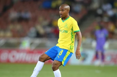 O meia Jayden Adams, que disputou a Copa do Mundo deste ano pela África do Sul, morreu neste sábado (11)<!-- NICAID(16325595) -->