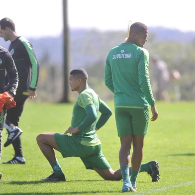 CAXIAS DO SUL, RS, BRASIL, 10/08/2023. Treino do Juventude no Centro de Formação de Atletas e Cidadãos (Cfac). A equipe disputa a série B do Campeonato Brasileiro. (Neimar De Cesero/Agência RBS)<!-- NICAID(15506711) -->