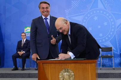 Jair Bolsonaro, Milton Ribeiro<!-- NICAID(15129930) -->