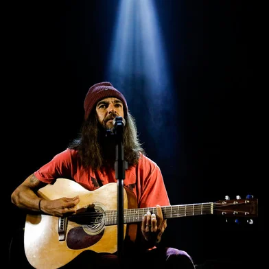 PORTO ALEGRE, RS, BRASIL, 26.10.2022: Evento de lançamento Planeta Atlantida 2023 com o show de Armandinho, atracão confirmada no festival. Foto: Camila Hermes/Agencia RBS<!-- NICAID(15246971) -->