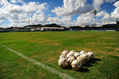 VACARIA, RS, BRASIL, 09/04/2024. Estádio Altos da Glória, casa do Glória, de Vacaria. O time está se preparando para a Divisão de Acesso do Campeonato Gaúcho 2024. (Porthus Junior/Agência RBS)<!-- NICAID(15730205) -->