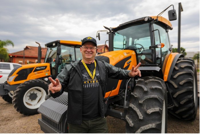 Clientes percorrem o Caminho de Caravaggio com 17 tratores Valtra, Especial Publicitário - Valtra