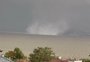 Tromba d'água se forma no Guaíba durante tempestade; veja vídeo