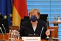 A chanceler alemã, Angela Merkel, assumiu o assento para liderar a reunião de gabinete semanal em 5 de maio de 2021 na chancelaria em Berlim. (Foto de John MACDOUGALL / POOL / AFP)<!-- NICAID(14774525) -->