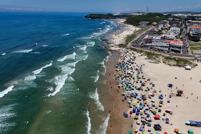 Torres, RS, Brasil, 05.02.2025: Ambiental do litoral norte. Fotos: Duda Fortes / Agencia RBSLocal: Torres<!-- NICAID(15969543) -->