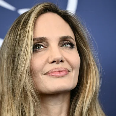 US actress Angelina Jolie attends the photocall of the movie "Maria", a biopic on Maria Callas, during the 81st International Venice Film Festival at Venice Lido, on August 29, 2024. (Photo by Marco BERTORELLO / AFP)Editoria: ACELocal: VeniceIndexador: MARCO BERTORELLOSecao: cinema industryFonte: AFPFotógrafo: STF<!-- NICAID(15853246) -->