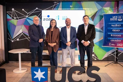 Cezar Freitas, sócio-diretor de Planejamento e Estratégia da Critério; Neide Pessin, pró-reitora de Inovação e Desenvolvimento Tecnológico da UCS; Egui Baldasso, consultor de comunicação; e Gelson Rech, reitor da UCS. <!-- NICAID(16081075) -->