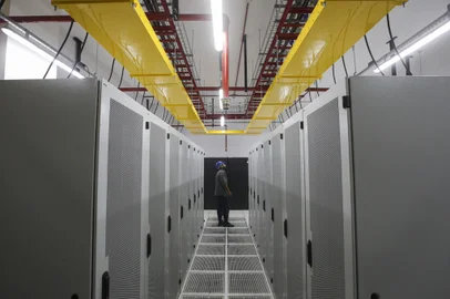 Porto Alegre, RS, Brasil, 18-01-2024: Sala para armazenamento e processamento de dados. Data center da Elea Digital. Expansão dos data centers: setor tem recebido investimentos que somam quase 1 bilhão de reais nos últimos anos em Porto Alegre. Foto: Mateus Bruxel / Agência RBSIndexador: Mateus Bruxel<!-- NICAID(15654250) -->
