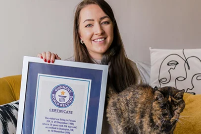 Flossie-gato-Guinness-World-Records<!-- NICAID(15277368) -->