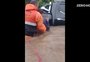 Duas pessoas são resgatadas após arroio inundar estrada em Cachoeira do Sul; veja vídeo