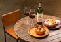 Mais jovens, mulheres e maior escolaridade: o perfil do consumidor de vinho no Brasil, conforme pesquisa