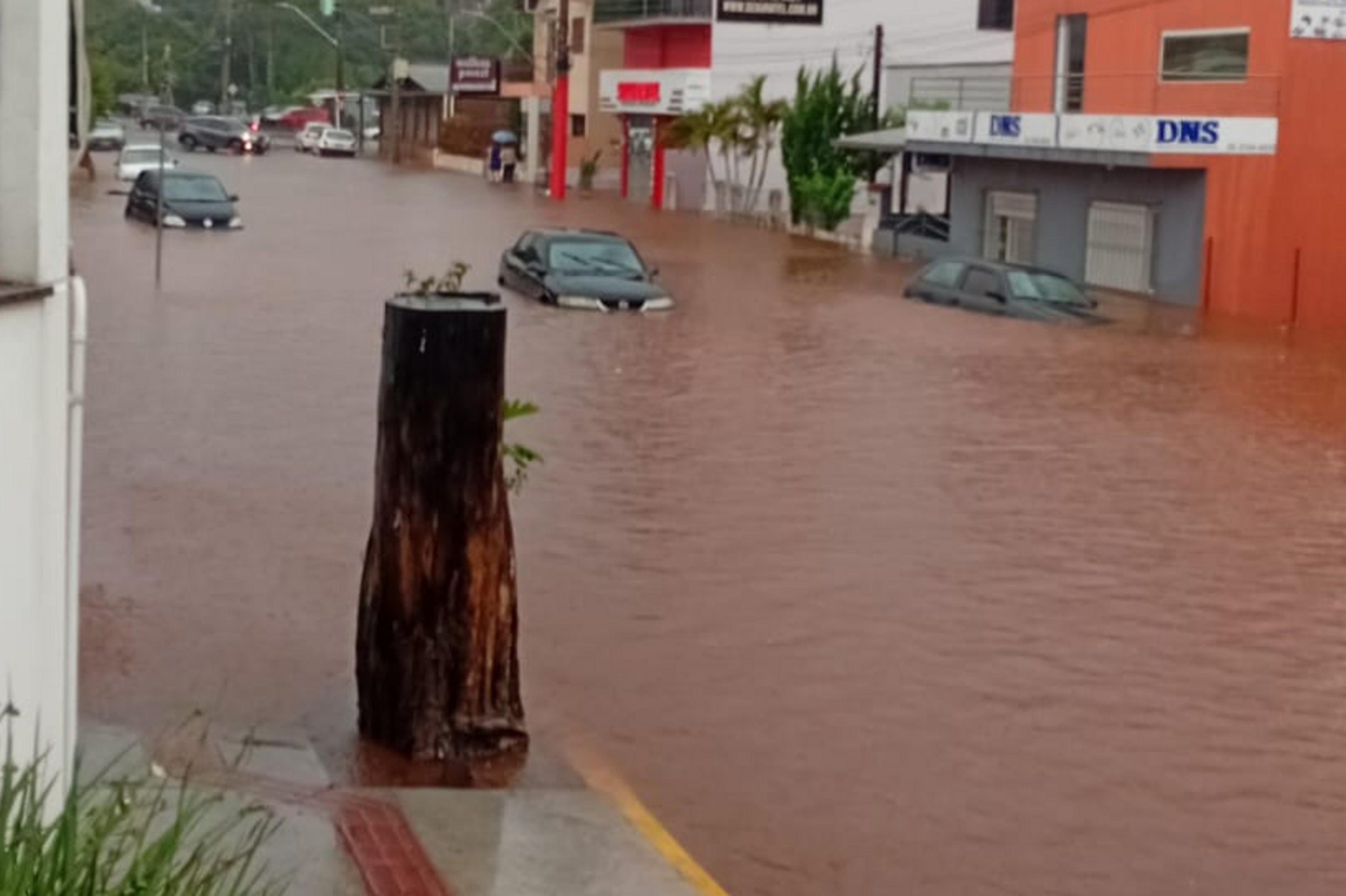 Chuva causa estragos em Frederico Westphalen e Sananduva