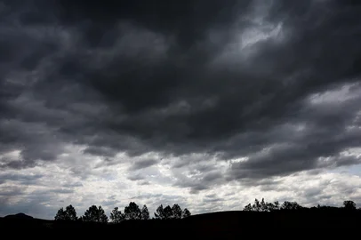 Duda Fortes / Agencia RBS Sant'Ana do Livramento, RS, Brasil: Nuvens de chuva se aproximam do Rio Grande do Sul, com possibilidade de prejuízos causados pela chuva e pelos ventos. Fotos: Duda Fortes/Agencia RBS<!-- NICAID(16329606) -->