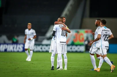Gremio x BotafogoRS - FUTEBOL/CAMPEONATO BRASILEIRO 2020 /GREMIO X BOTAFOGO - ESPORTES - Lance da partida entre Gremio e Botafogo disputada na noite desta segunda-feira no Estadio do Engenhao, no Rio de Janeiro, em partida valida pela Campeonato Brasileiro 2020. FOTO: LUCAS UEBEL/GREMIO FBPAEditoria: SPOLocal: Rio de JaneiroIndexador: Lucas UebelSecao: futebolFonte: Gremio.netFotógrafo: Gremio x Botafogo<!-- NICAID(14709739) -->