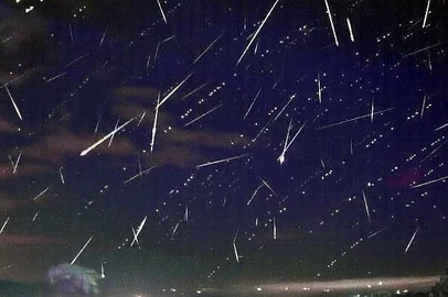 Sobreposição de registros da chuva de meteoros Líridas, entre os dias 14 e 16 de abril de 2022.