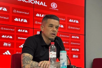 D'Alessandro durante coletiva no Inter<!-- NICAID(16127236) -->