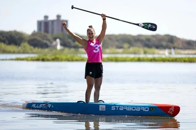 Bruno Ruas / COB/Divulgação Jessika Matos, surfe SUP