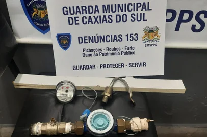 Homem é preso em flagrante por furto de hidrômetros na madrugada desta quarta-feira, em Caxias do Sul<!-- NICAID(15135303) -->