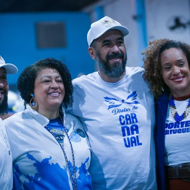 Julinho (diretor de harmonia da Portela), Fátima (presidente do Bambas), Schal (diretor de carnaval da Portela) e Fernanda (professora de História da UFRGS e colaboradora no enredo)<!-- NICAID(16110088) -->
