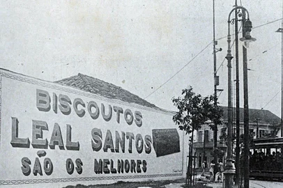 Propaganda dos biscoitos Leal Santos no Rio de Janeiro, em 1911<!-- NICAID(16217517) -->