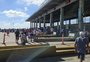 Insatisfeitos com limitação na captura da tainha, pescadores fazem protesto e bloqueiam trânsito na BR-392 