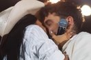 Ana Castela e Gustavo Mioto reatam o namoro e se beijam no palco em show do cantor em Ribeirão Preto (SP).<!-- NICAID(15749874) -->