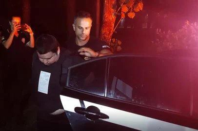 Preso em Santa Catarina, traficante Red Nose, acusado de mais de 30 mortes, chega a Porto Alegre<!-- NICAID(15687442) -->