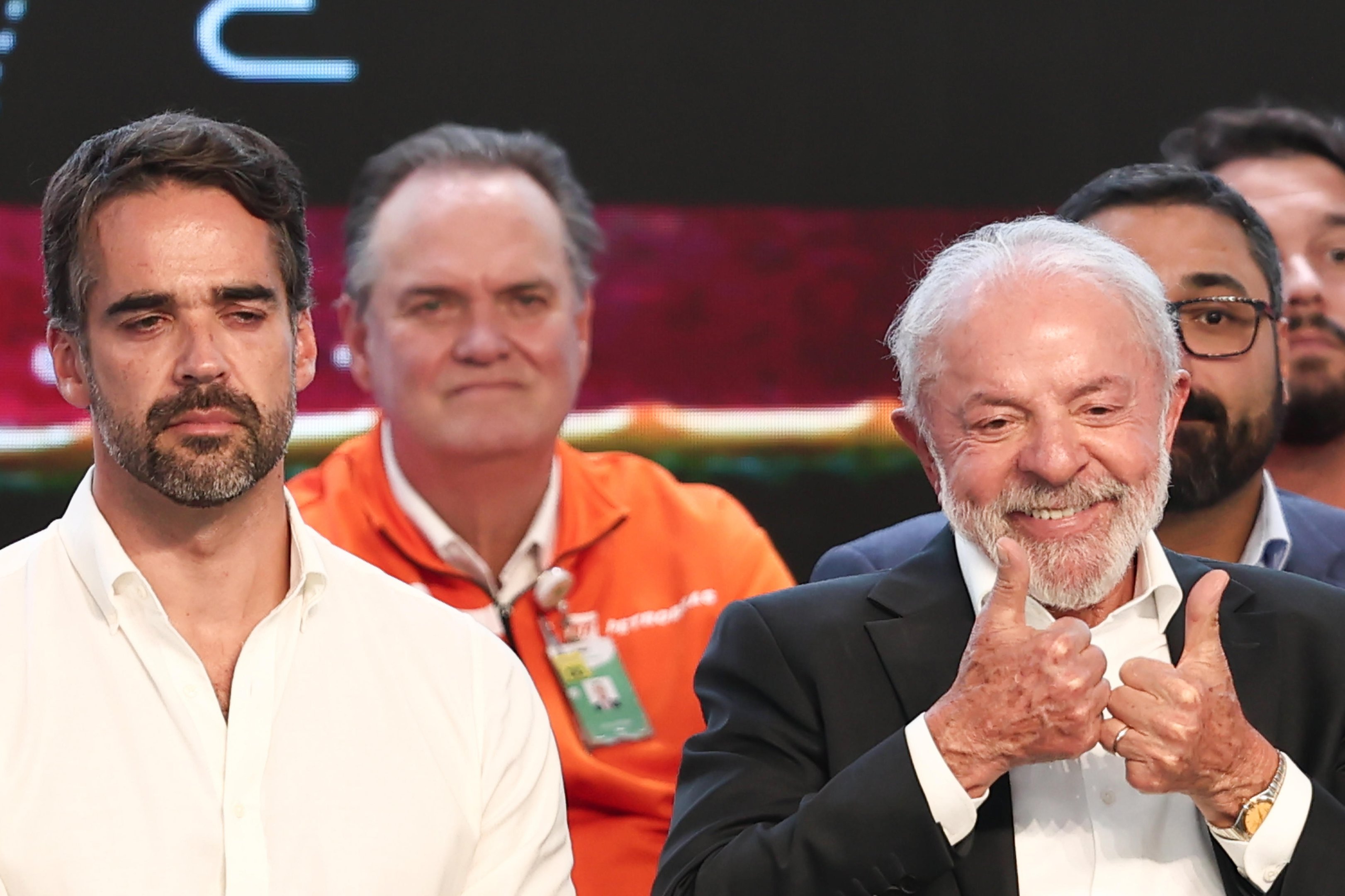 Leite &eacute; vaiado durante evento com Lula em Rio Grande e responde: "O que faz essa postura de voc&ecirc;s &eacute; incendiar na outra metade ainda mais &oacute;dio, rancor e m&aacute;goa"