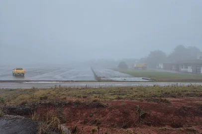 ECB Aeroportos / Divulgação Aeroporto Lauro Kurtz, em Passo Fundo, é afetado pela neblina nesta quinta-feira. Foto: ECB Aeroportos/Divulgação<!-- NICAID(16345236) -->