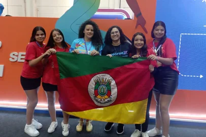 Escola Municipal de Ensino Fundamental Saint Hilaire, de Porto Alegre, será representada no South Summit Madrid com projeto sobre pobreza menstrual. Gabriela Padilha dos Santos, Jullia Justo Bueno e Ketellem Gomes, de 15 anos, e Nathalia Dias Caminha,  de 16. <!-- NICAID(15446841) -->