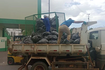 Após troca de empresa de coleta, Lajeado tem lixo acumulado nas ruas<!-- NICAID(16018430) -->