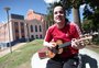"Deficiência não define ninguém", diz paratleta gaúcha do judô que faz sucesso tocando cavaquinho