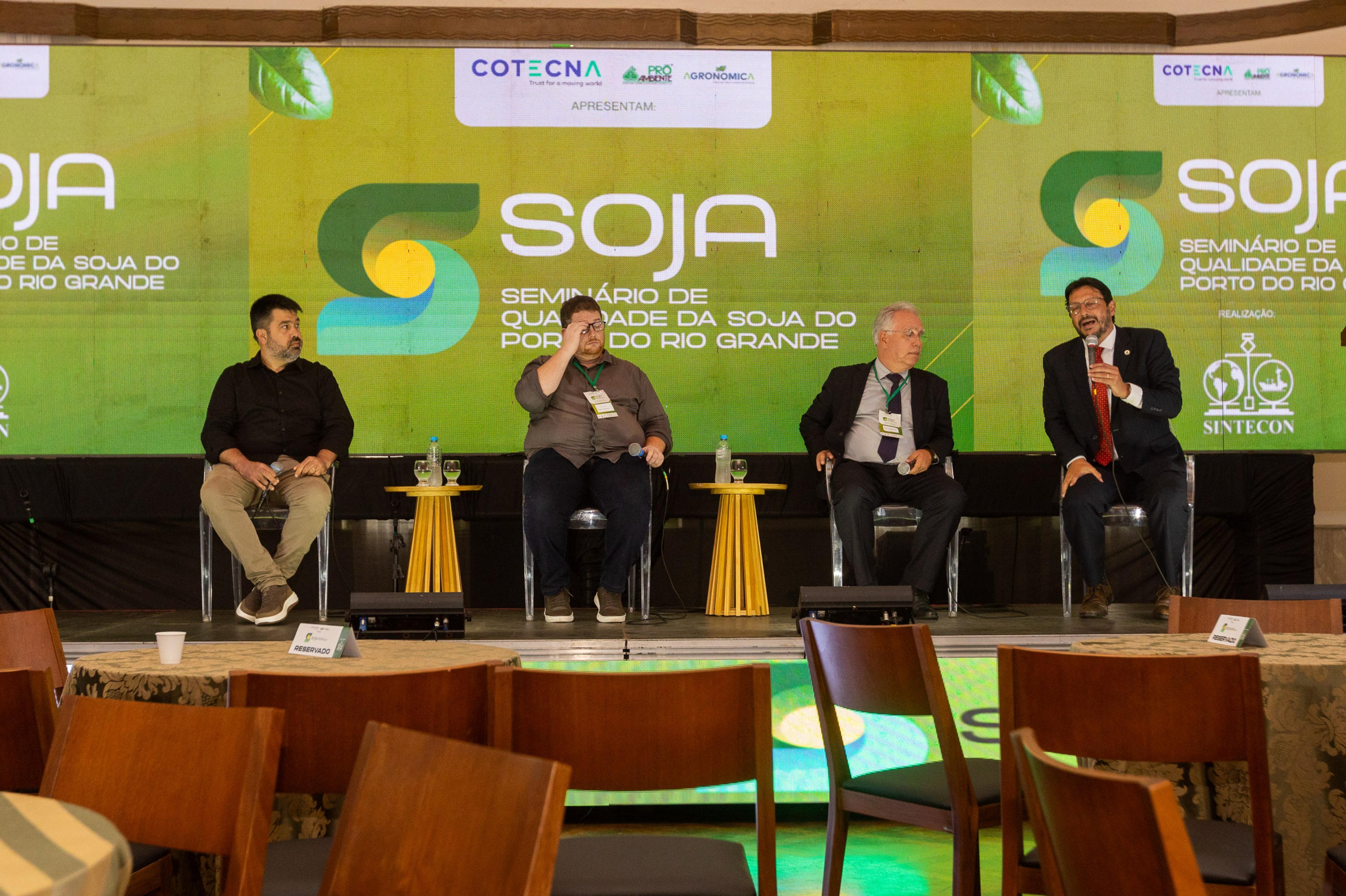 "Imagina 10 mil toneladas sa&iacute;rem e voltarem?&rdquo;: setor alerta para risco na soja do RS