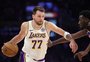 Lakers superam ausência de LeBron e contam com brilho de Luka Doncic para vencer os Knicks