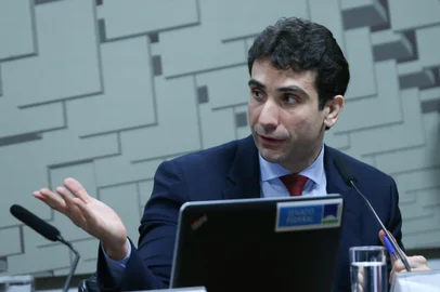 Brasília - Sabatina do economista Gabriel Galípolo, na comissão de Assuntos Econômicos (CAE) do Senado. Ele foi indicado para a diretoria de Política Monetária do Banco Central<!-- NICAID(15473162) -->
